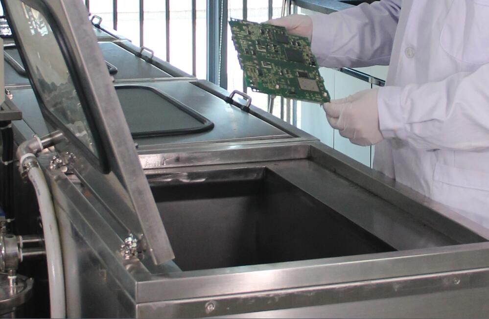 電路板清洗消泡劑應用場(chǎng)景展示圖