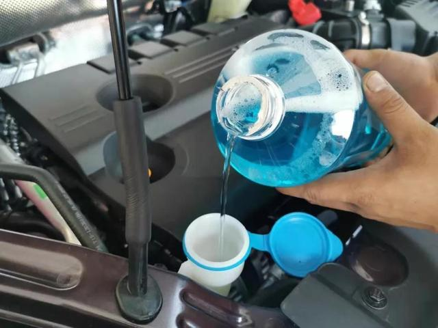 玻璃水消泡劑應用場(chǎng)景圖